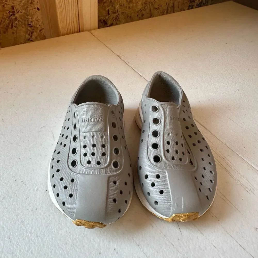 Native Kids Water Shoes in Gray